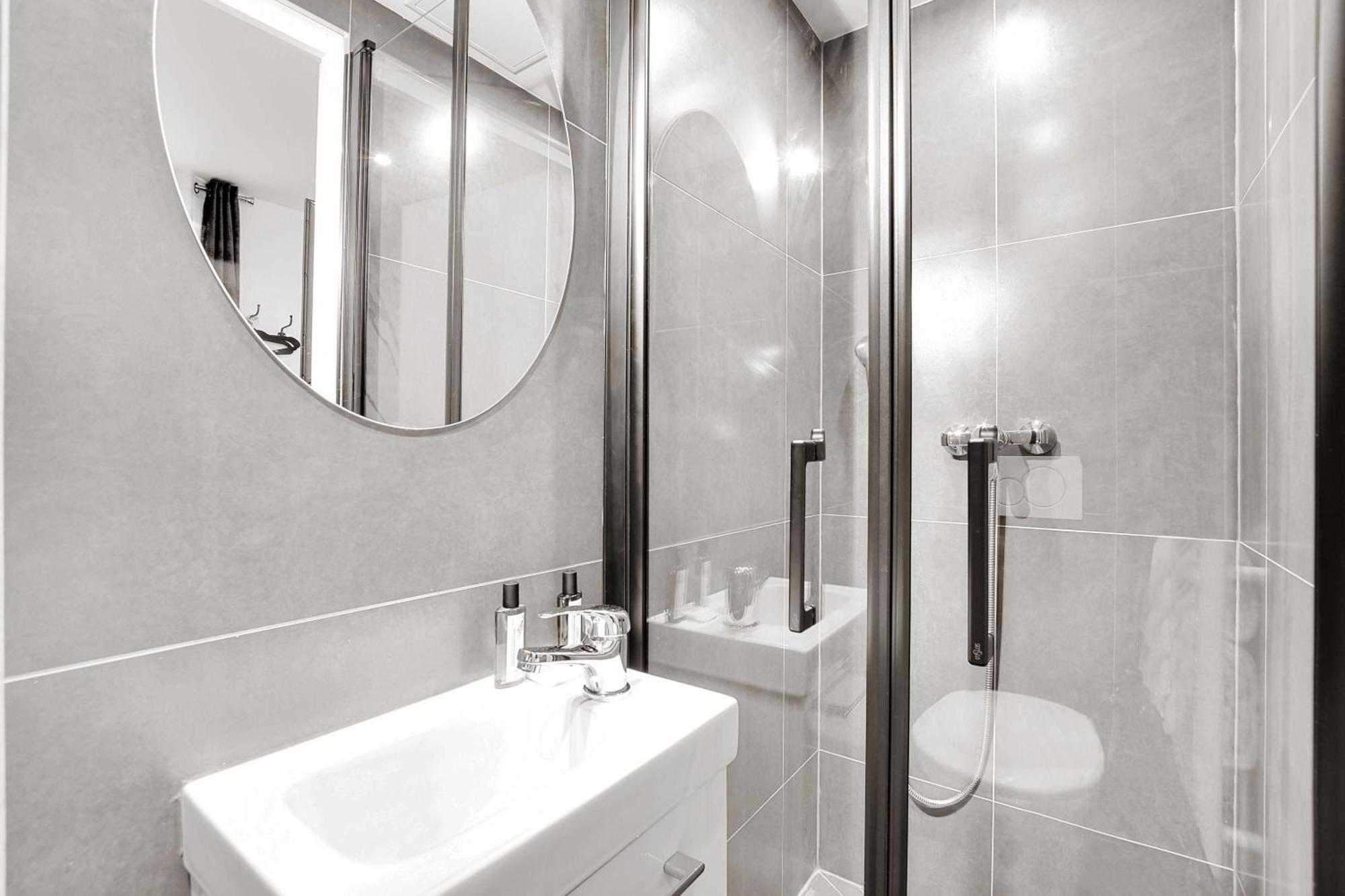 Charming Studio - 2P With Ac Near Montmartre ปารีส ภายนอก รูปภาพ